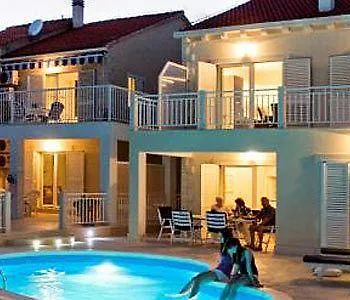 Отель Villa More